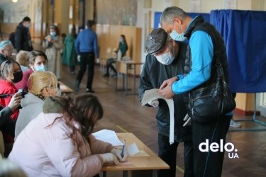 Фото 14 — День выборов: как Украина голосует во время пандемии (ФОТОРЕПОРТАЖ)