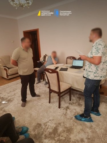 Фото 4 — Посадовців податкової викрили на вимаганні хабарів від бізнесу