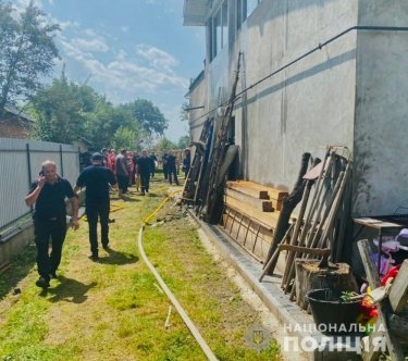 Фото 3 — В Ивано-Франковской области самолет упал на жилой дом: погибли пилот и трое хасидов из США