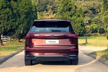 Фото 3 — Volkswagen презентовал огромный семиместный минивэн (ФОТО)