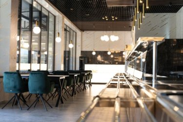 Фото 6 — В Закарпатье продают новый ресторанный комплекс: как он выглядит внутри (ФОТО)