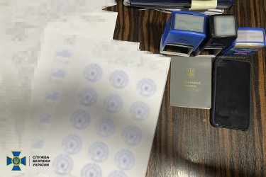 Фото 7 — За "услуги" просили до $9 тыс.: СБУ ликвидировала 5 новых схем для выезда военнообязанных за границу (ФОТО)