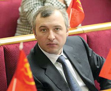 Фото 2 — Глава гостаможни: 97% импортной обуви оформляется по цене $1-2 за пару