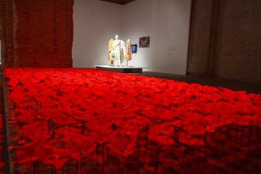 Фото 43 — Культпоход. Что показывают в Арсенале на выставке о моде в независимой Украине