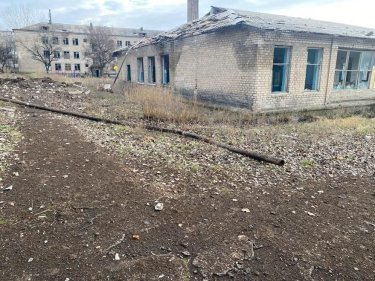 Фото 5 — Оккупанты нанесли четыре ракетных удара по Константиновке: попали в центр размещения переселенцев (ФОТО)