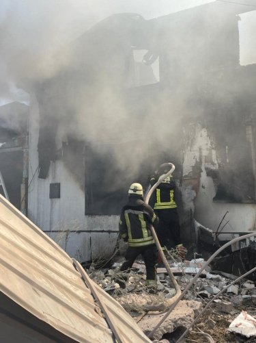 Фото 12 — Ракетный обстрел окраины Краматорска: уничтожены два дома, есть погибший и раненые (ФОТО, ВИДЕО)
