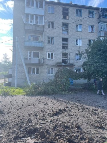 Фото 4 — Оккупанты нанесли удар по Курахово: повреждены пятиэтажки, есть травмированные (ФОТО)