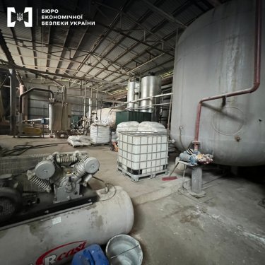 Фото 7 — В Днепропетровской области нашли нелегальный спиртзавод: потери от него оценивают в 4 миллиарда гривен (ФОТО)
