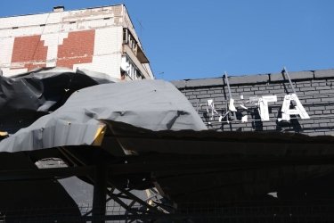 Фото 4 — Росія атакувала відділення "Нової пошти" у Краматорську: глава ОВА заявив про загибель чоловіка і поранення дитини