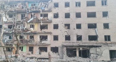 Фото 3 — Российская авиабомба попала рядом с пятиэтажкой в Харьковской области, погибла женщина (ФОТО)
