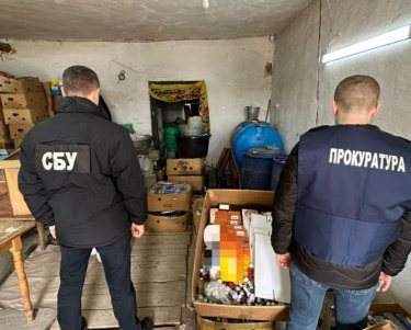 Фото 2 — Полиция и СБУ разоблачили на Буковине семейный бизнес по разливу контрафактного "элитного" алкоголя и кофе (ФОТО)
