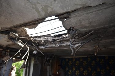 Фото 4 — Війська РФ обстріляли Миколаїв з "Урагану": снаряд "прошив" житловий будинок, є постраждалі