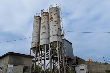Фото 3 — Недвижимость, оборудование и 30 авто: АРМА ищет управляющего для "Бетонбуда"