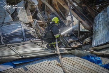 Фото 2 — РФ вдарила балістикою по заводу, що виготовляє туалетний папір відомого бренду