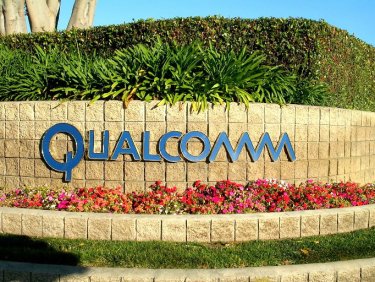 Фото 2 — Qualcomm разрабатывает планшет с тремя экранами