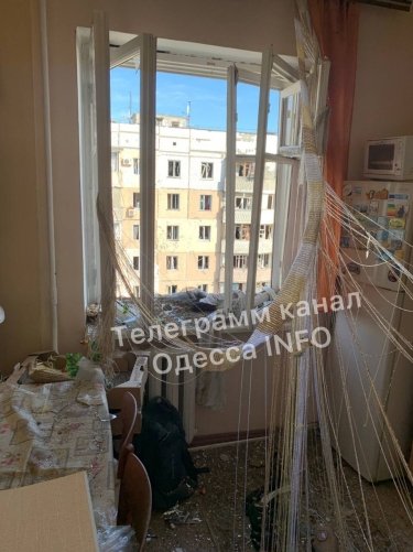 Фото 11 — В Одессе три человека погибли из-за попадания обломков дрона в многоэтажку (ФОТО, ВИДЕО)