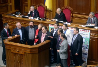 Фото 11 — Политические итоги дня: Митинги и оппозиция не помогли Киеву с выборами
