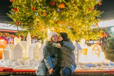 Фото 2 — У Києві біля Арки Дружби народів створили гарну різдвяну локацію (ФОТО)
