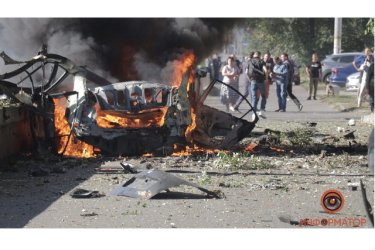 Фото 2 — В Днепре взорвали автомобиль: погибли два человека (ФОТО, ВИДЕО)