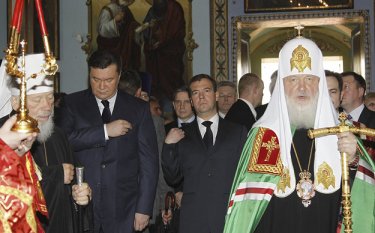 Фото 3 — Медведев и Янукович приняли участие траурной церемонии годовщины аварии на ЧАЭС