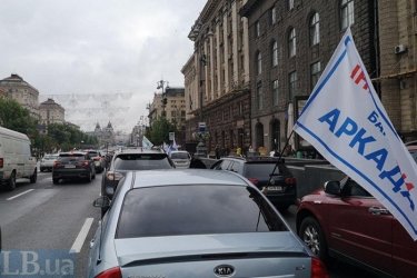 Фото 3 — Инвесторы "Аркады" перекрыли Крещатик и обустроили палаточный городок (ФОТО)