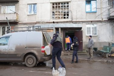 Фото 9 — Россияне обстреляли спасателей, доставлявших гуманитарную помощь в Бахмут