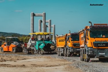 Фото 9 — Між Україною та Молдовою добудовують тимчасовий міст через Дністер: що вже зробили (ФОТО)