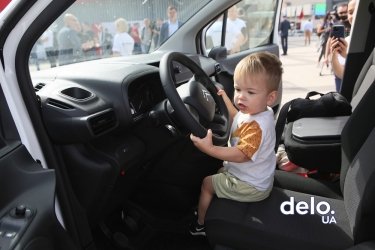 Фото 6 — "Укрпочта" привезет цифровые услуги в села на почтомобилях: как это будет работать