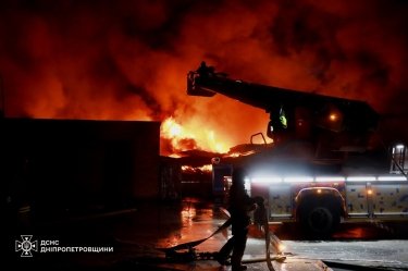 Фото 4 — Склад Varus у Дніпрі постраждав через російську атаку: це другий удар за місяць (ФОТО)
