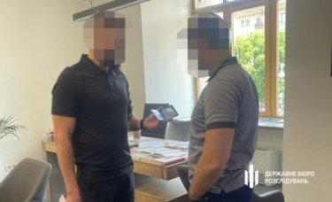 Фото 2 — Обшуки в КМДА: ДБР піймало чиновника на поборах з автоперевізників (ФОТО)