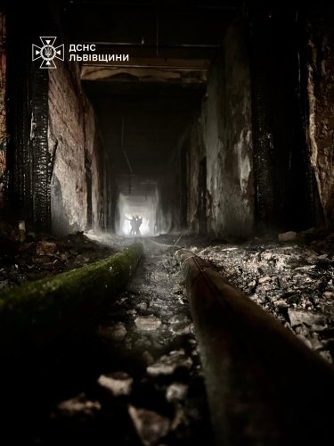 Фото 7 — Пожежа у львівському готелі "Власта" сталася через вибух батареї електроскутера (ФОТО, ВІДЕО)