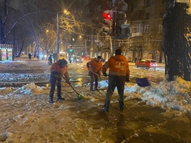 Фото 78 — На юге Украины из-за снега закрыли дороги, фуры не пускают даже в Киев (ФОТО, ВИДЕО)