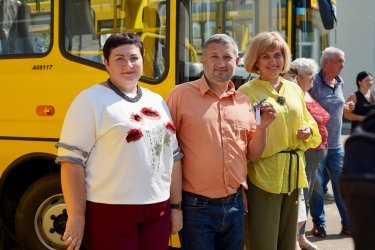 Фото 2 — Три громади Чернігівщини отримали нові інклюзивні автобуси до навчального року (ФОТО)