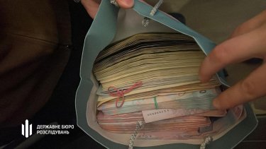 Фото 2 — Три квартиры и дорогие авто: руководителя налоговой Киева разоблачили на многомиллионных сделках (ФОТО)