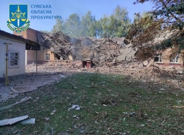 Фото 8 — Россияне ударом дрона разрушили школу в Ромнах: погибли директор и трое сотрудников (ФОТО, ВИДЕО)