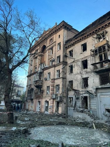 Фото 4 — Число погибших в результате ударов РФ по жилым домам Запорожья 6 октября выросло до 14