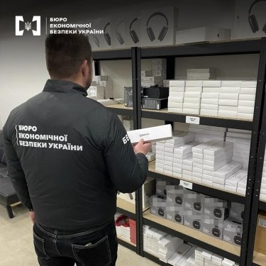 Фото 16 — Троє "чарівників" з Одеси "перетворювали" контрафакт на продукцію Apple: які вироки отримали (ФОТО)
