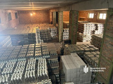 Фото 2 — В Полтаве поймали налоговика, "крышевавшего" нелегальное производство водки и настоек (ФОТО)