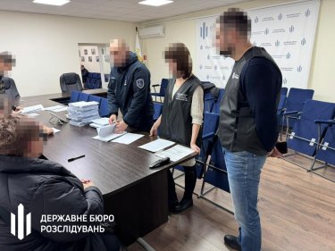 Фото 2 — Підприємця-депутата з Кіровоградщини викрили на постачанні "псевдовійськового" одягу на 21 мільйон (ФОТО)