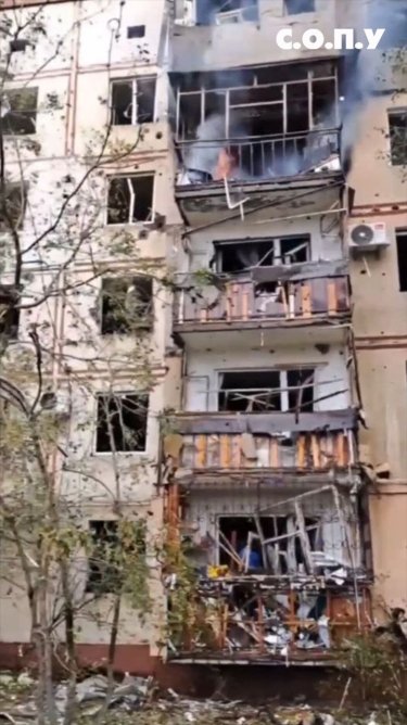 Фото 5 — Оккупанты сбросили управляемые авиабомбы на жилые дома Новой Каховки: есть погибшие и раненые