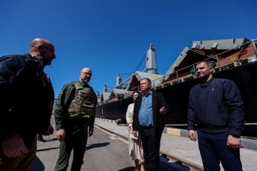 Фото 8 — "Потрібна глобальна відповідь": Глава ЄС обговорив з керівництвом України розблокування її портів для експорту зерна