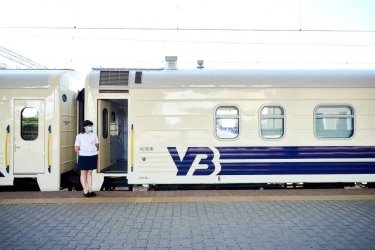 Фото 2 — Билеты до 2 тысяч грн: УЗ обновила поезд в Запорожье вагонами с розетками и видеокамерами
