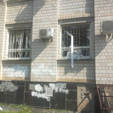 Фото 3 — Внаслідок атаки РФ пошкоджено будівлю податкової у Вишневому (ФОТО)