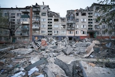 Фото 20 — В Славянске в результате ракетного обстрела частично разрушена пятиэтажка: погибло восемь человек (ФОТО, ВИДЕО)