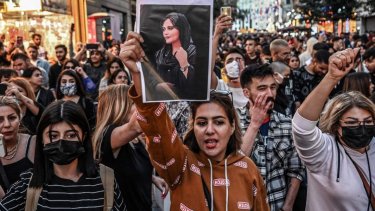 Фото 4 — Протесты в Иране: количество погибших уже превысило 40 человек