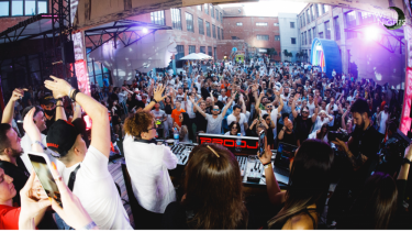 Фото 22 — В этом году было как никогда много зарубежных туристов — Роман Тугашев, "Белые ночи"