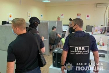 Фото 5 — Полиция накрыла коллекторов, выбивавших долги от имени НАПК и с угрозой порнорассылки
