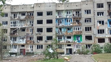 Фото 14 — Оккупанты продолжают масштабные обстрелы Луганщины: повреждены еще десятки домов, в Северодонецке погибли люди