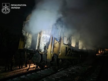 Фото 5 — Росія вдарила дронами по пасажирському потягу на Харківщині: є жертви