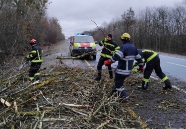 Фото 2 — В Украине без электричества остаются более 500 населенных пунктов (ФОТО)